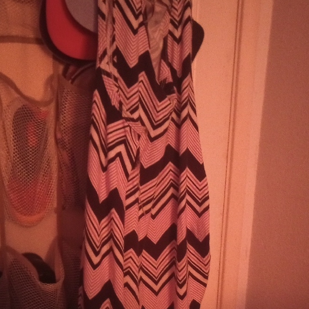 Chevron Patterned Midi Dress - Black and White